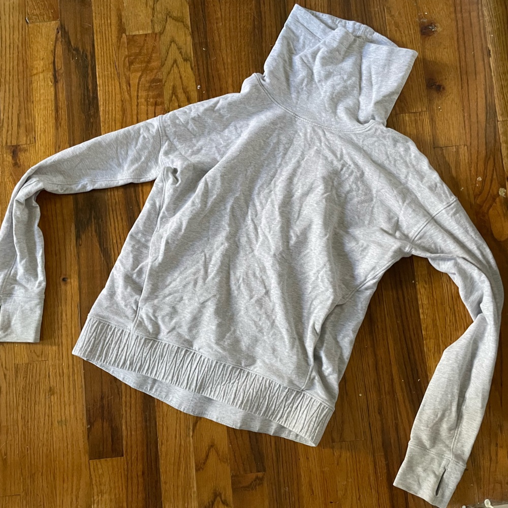 Lululemon turtle neck sweatshirt, size 4